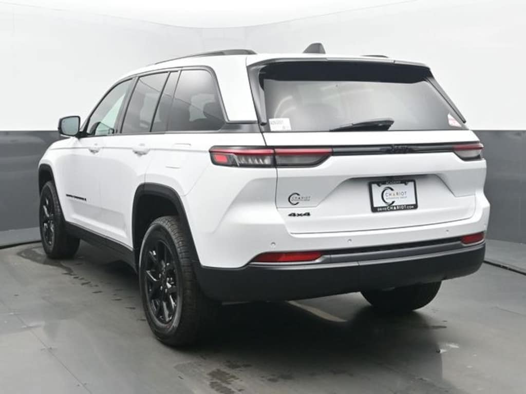 New 2026 Jeep Grand Cherokee Laredo Sport Utility