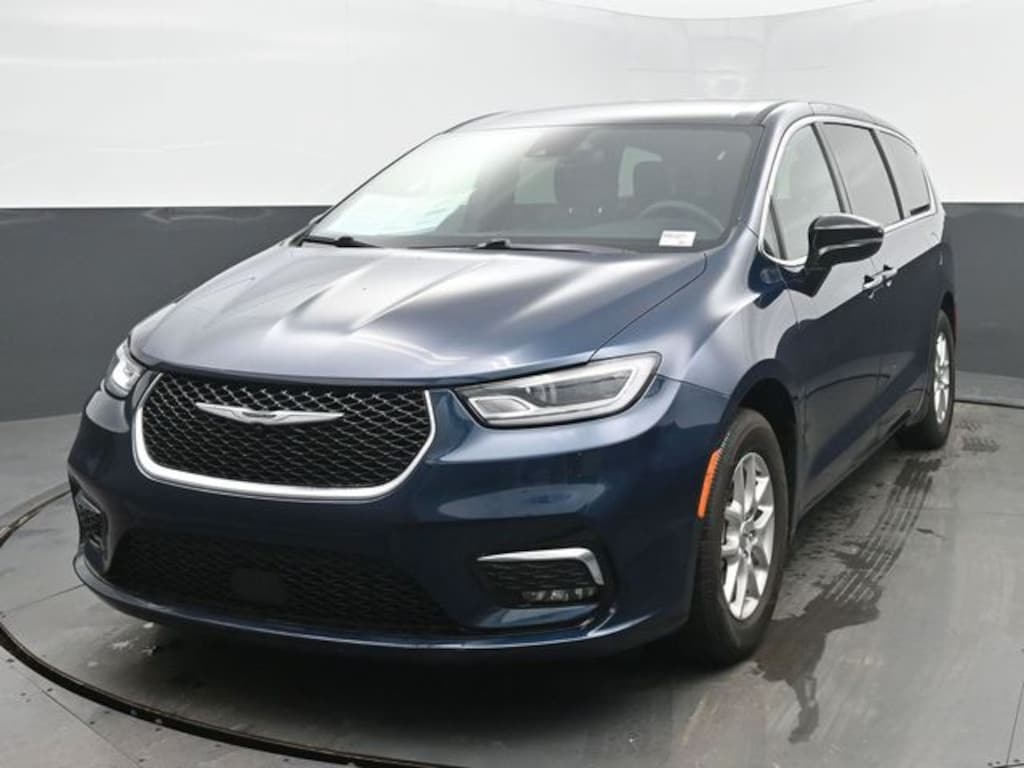 Used 2025 Chrysler Pacifica Select Minivan/Van