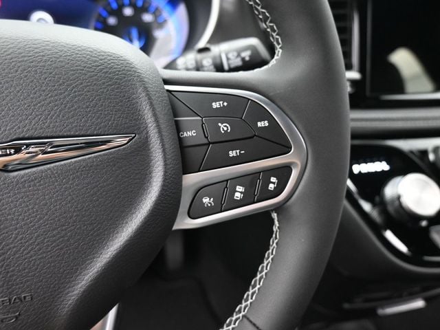 2025 Chrysler Pacifica Select - Photo 32