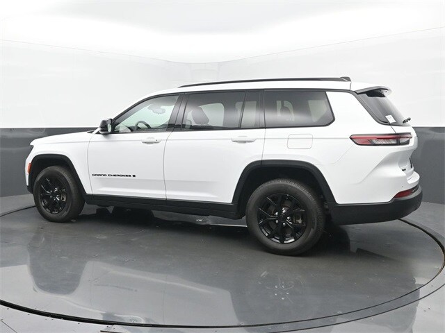 2024 Jeep Grand Cherokee Altitude photo 3
