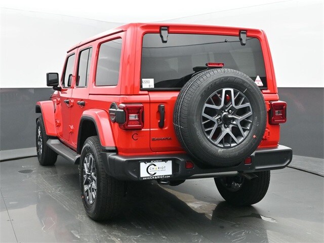 2025 Jeep Wrangler Sahara photo 4
