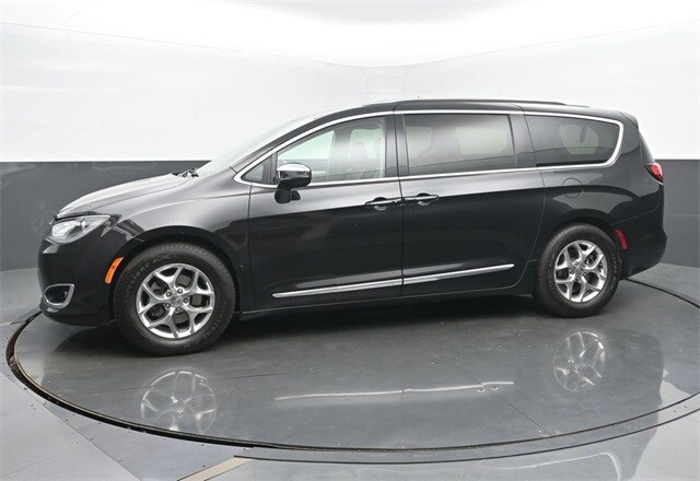 2020 Chrysler Pacifica Limited photo 2