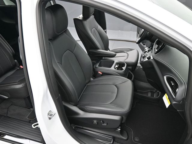 2025 Chrysler Pacifica Select - Photo 19