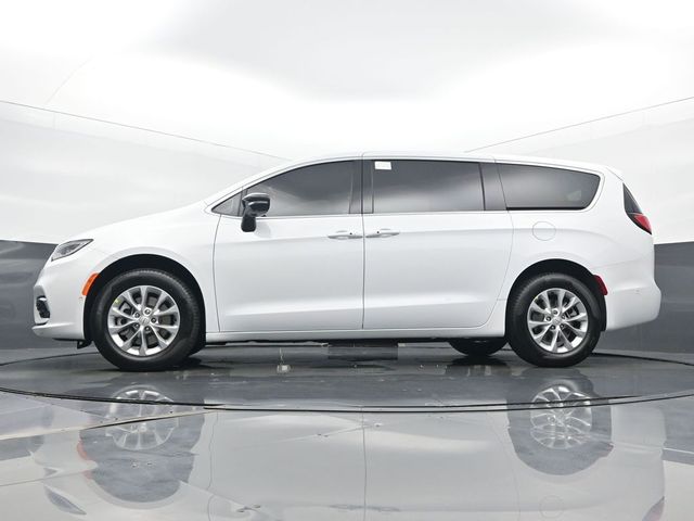 2025 Chrysler Pacifica Select - Photo 47