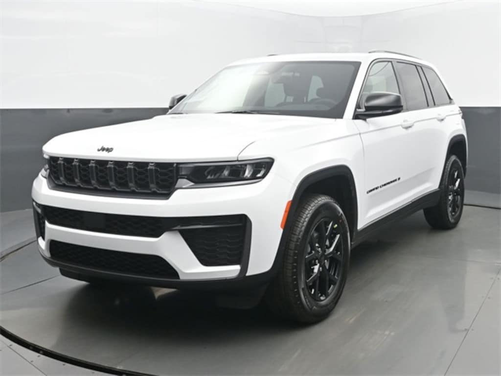 New 2026 Jeep Grand Cherokee Laredo Sport Utility