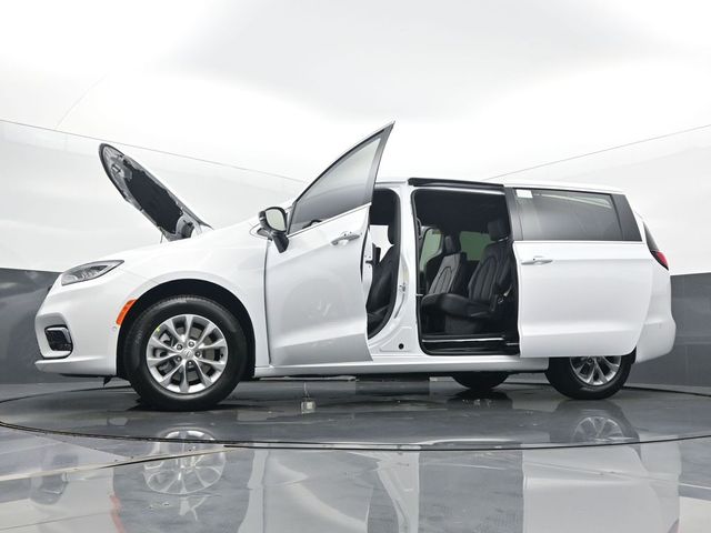 2025 Chrysler Pacifica Select - Photo 59