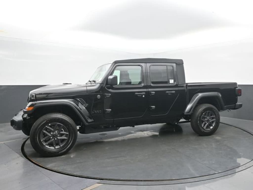 New 2026 Jeep Gladiator Sport S Pickup