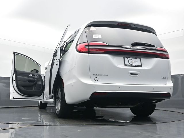 2025 Chrysler Pacifica Select - Photo 60