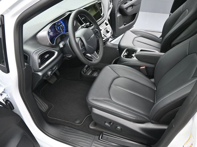 2025 Chrysler Pacifica Select - Photo 9