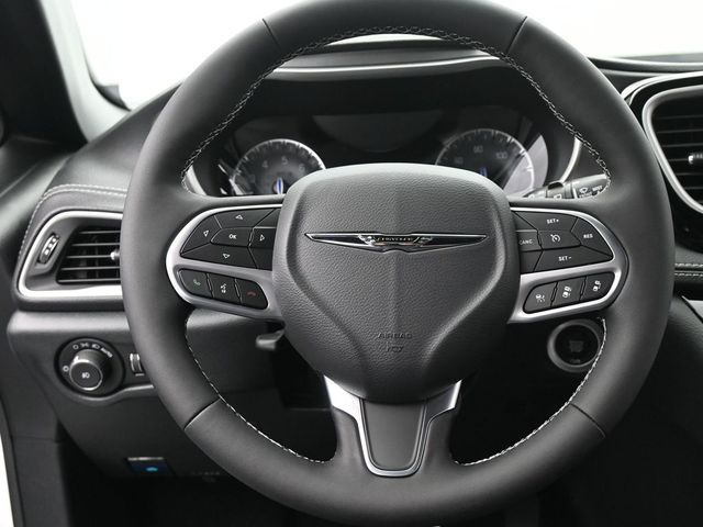 2025 Chrysler Pacifica Select - Photo 28