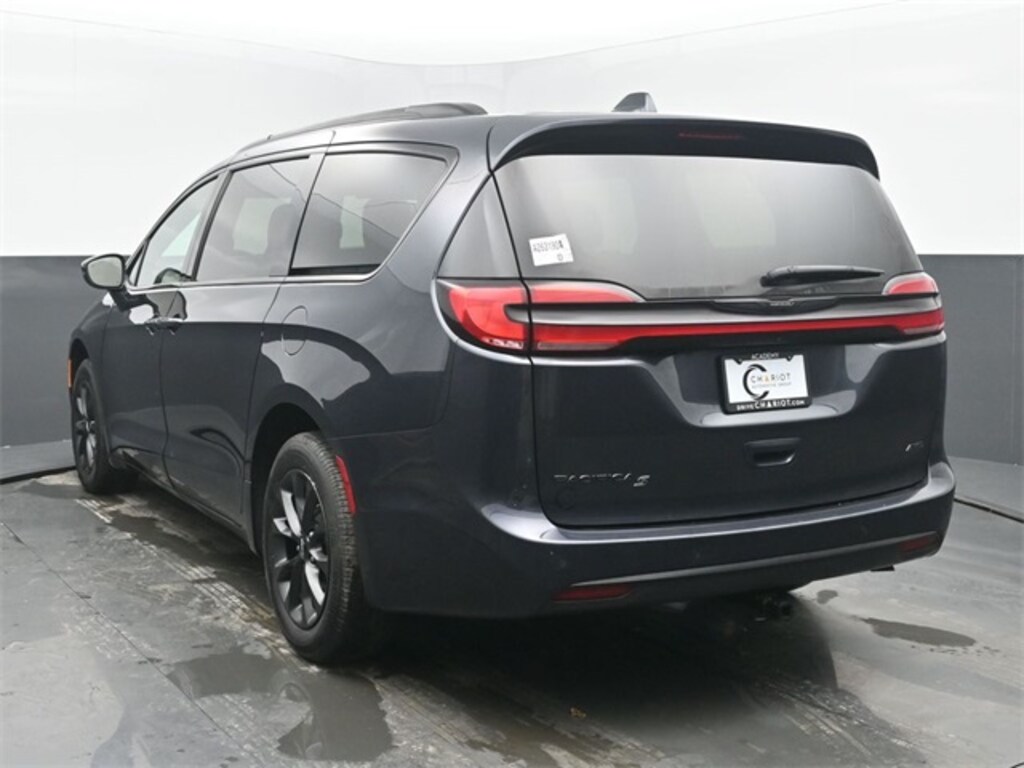 Used 2021 Chrysler Pacifica Touring Minivan/Van