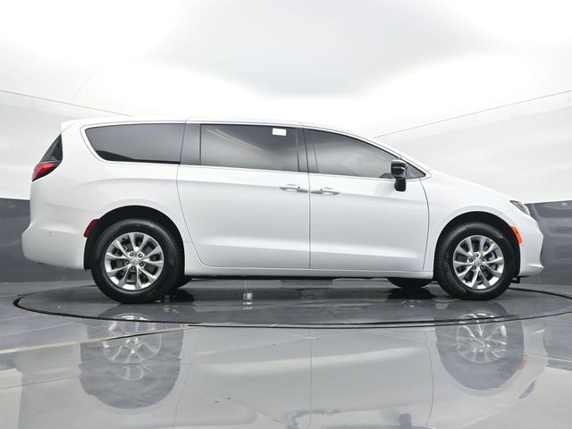 2025 Chrysler Pacifica Select - Photo 52