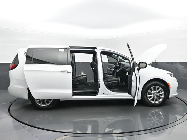 2025 Chrysler Pacifica Select - Photo 57
