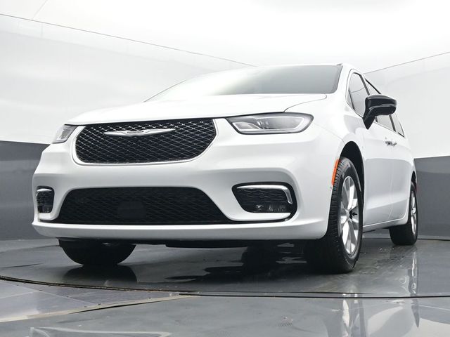 2025 Chrysler Pacifica Select - Photo 46
