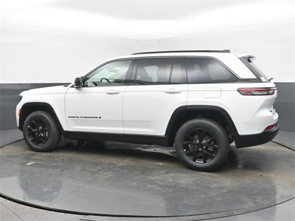 New 2026 Jeep Grand Cherokee Laredo Sport Utility