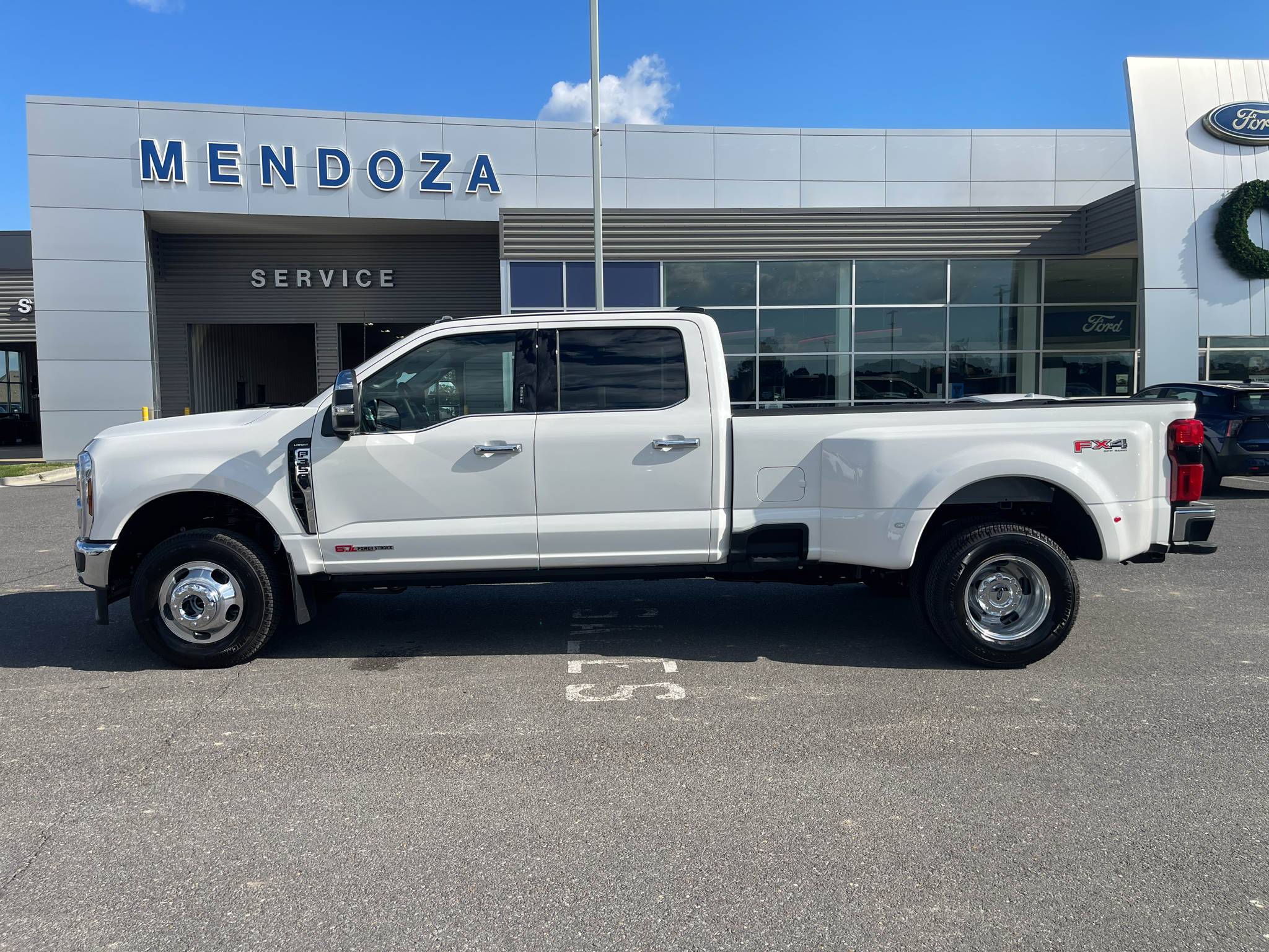 2027 Ford F-350 Lariat Crew Cab