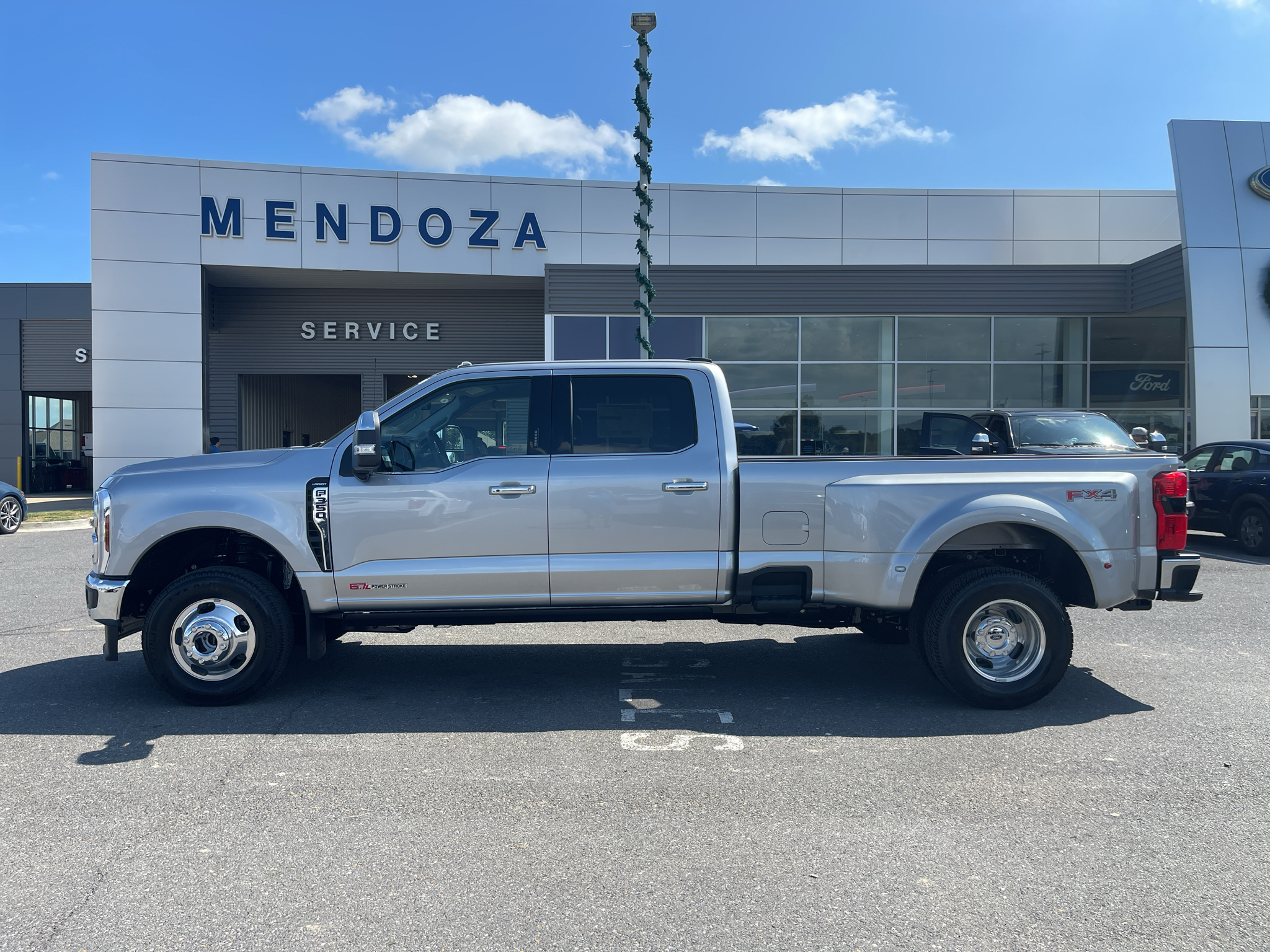 2027 Ford F-350 Lariat Crew Cab