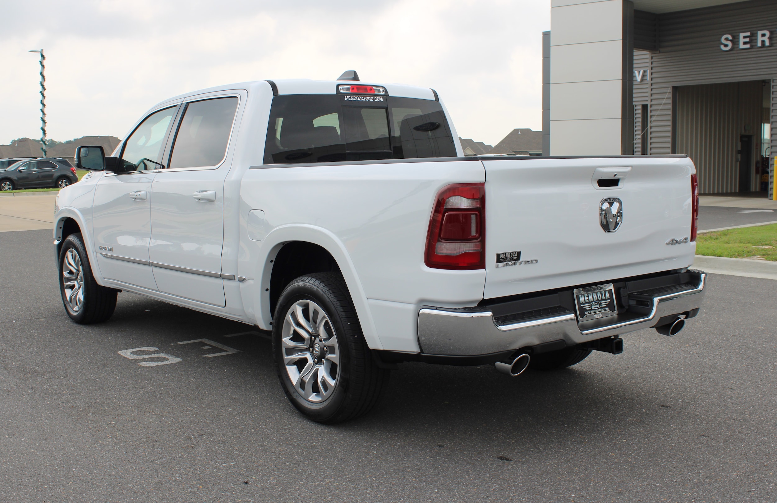 Used 2024 RAM Ram 1500 Pickup Limited with VIN 1C6SRFHT3RN211278 for sale in Maurice, LA