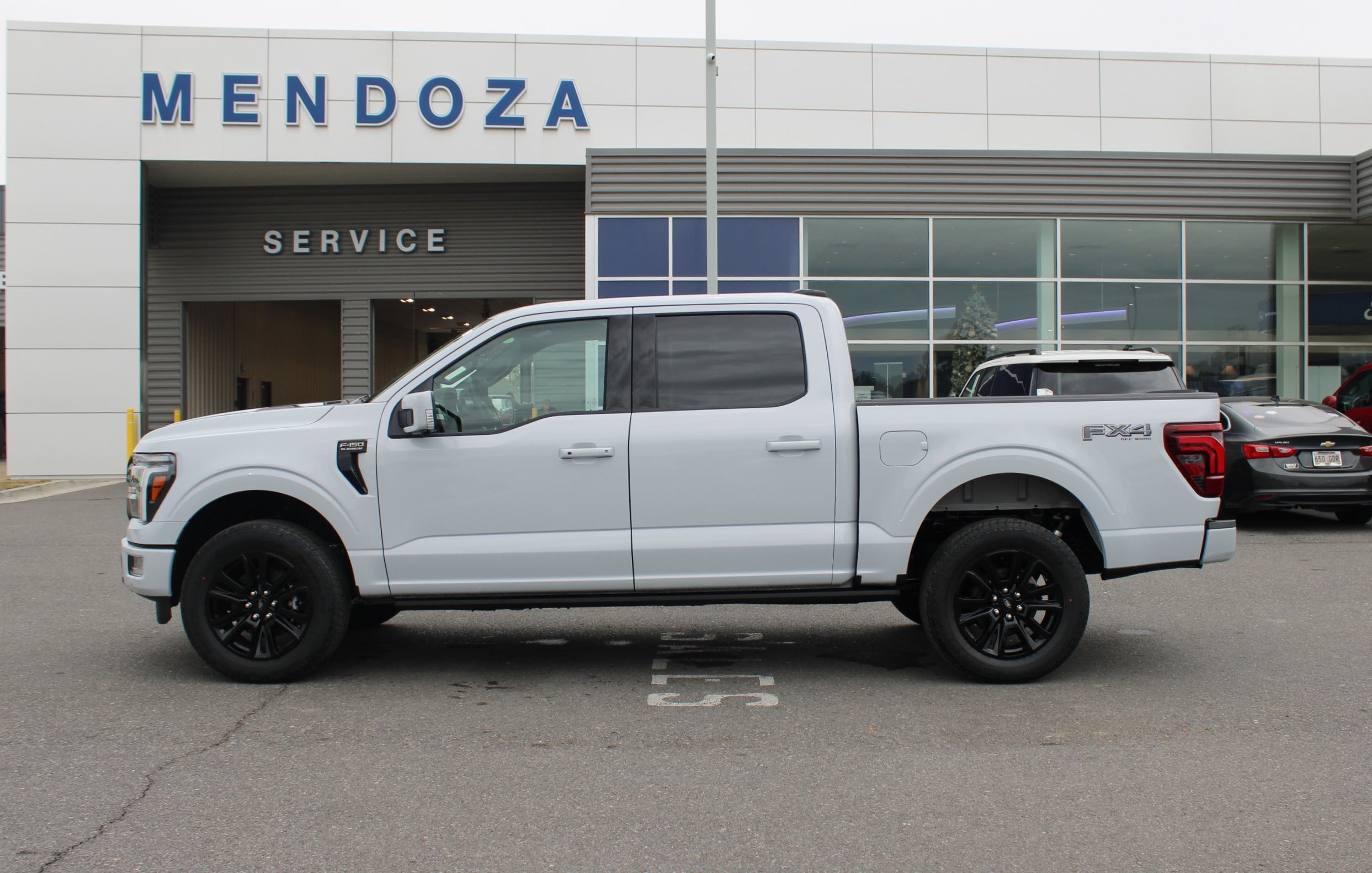 2025 Ford F-150 Platinum's photo