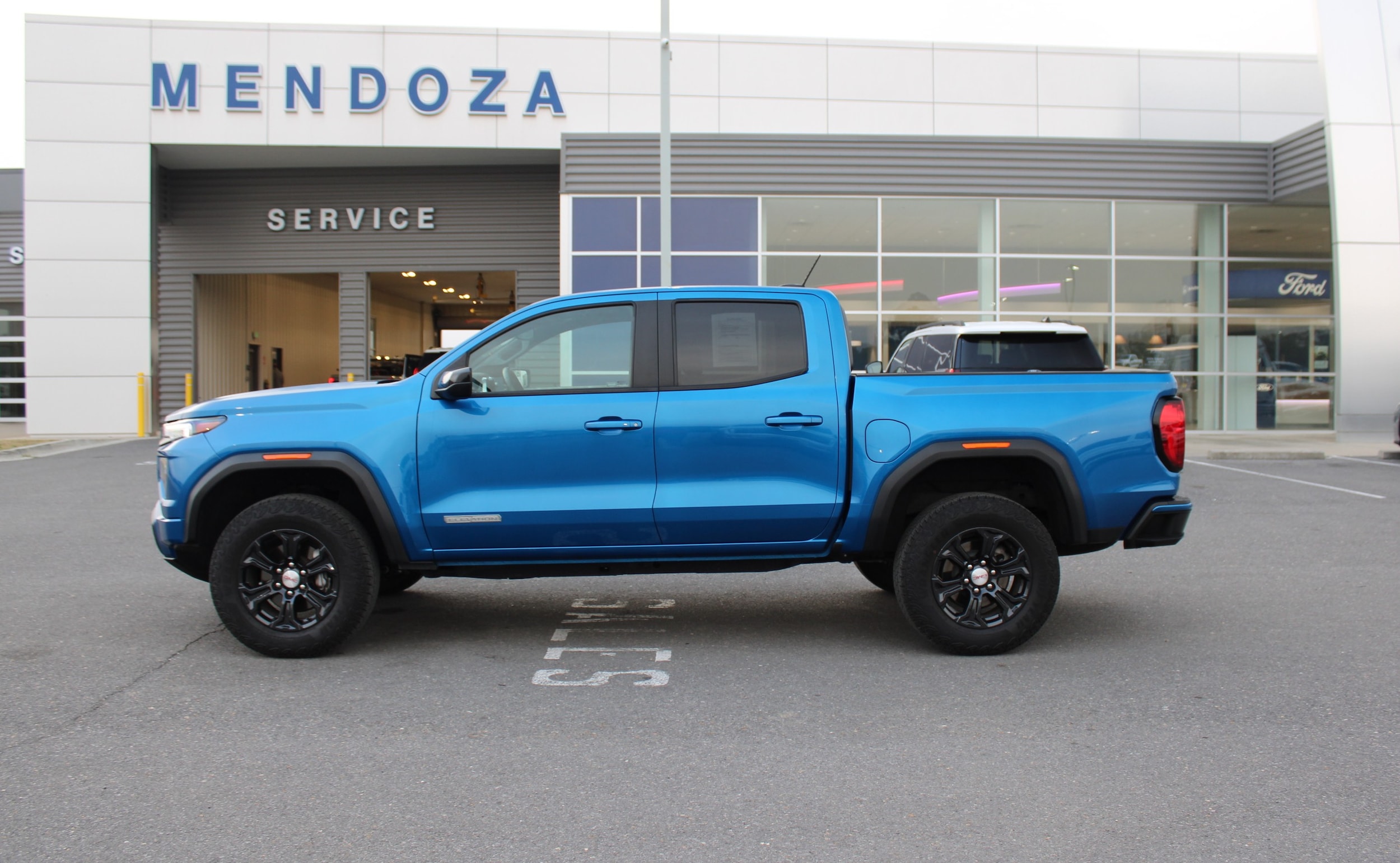 2023 GMC Canyon 2WD Elevation Crew Cab Short Box's photo