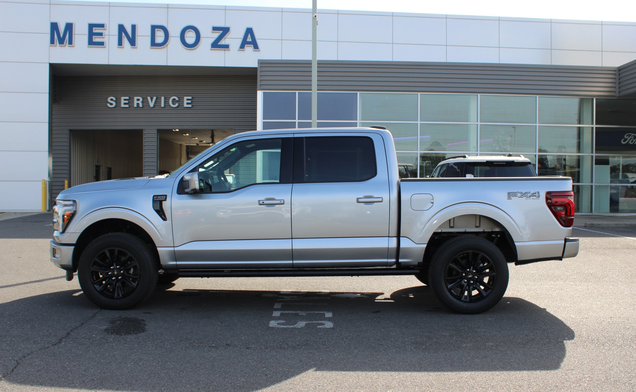 2025 Ford F-150 Platinum's photo