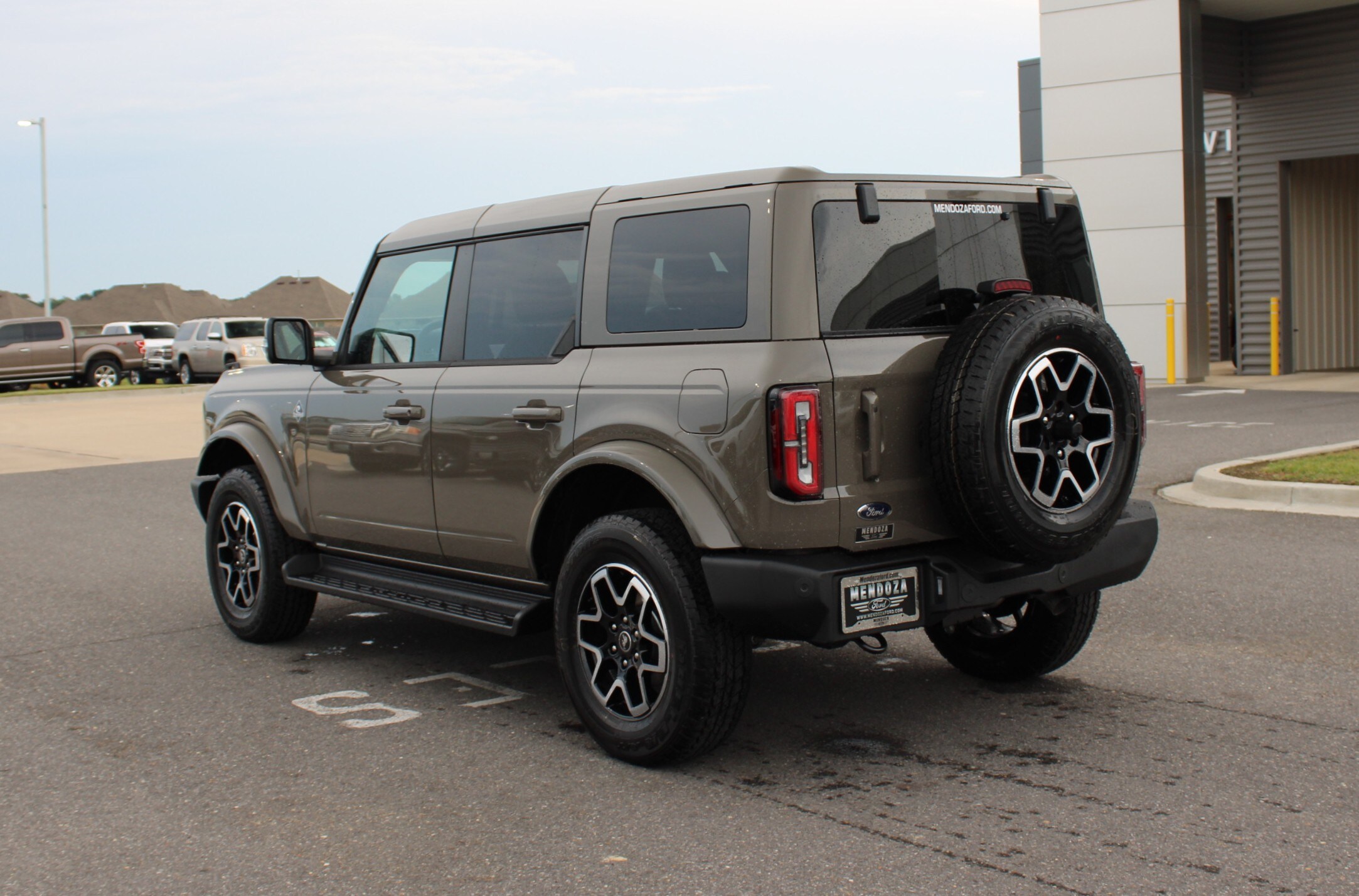 2025 Ford Bronco Outer Banks photo 2