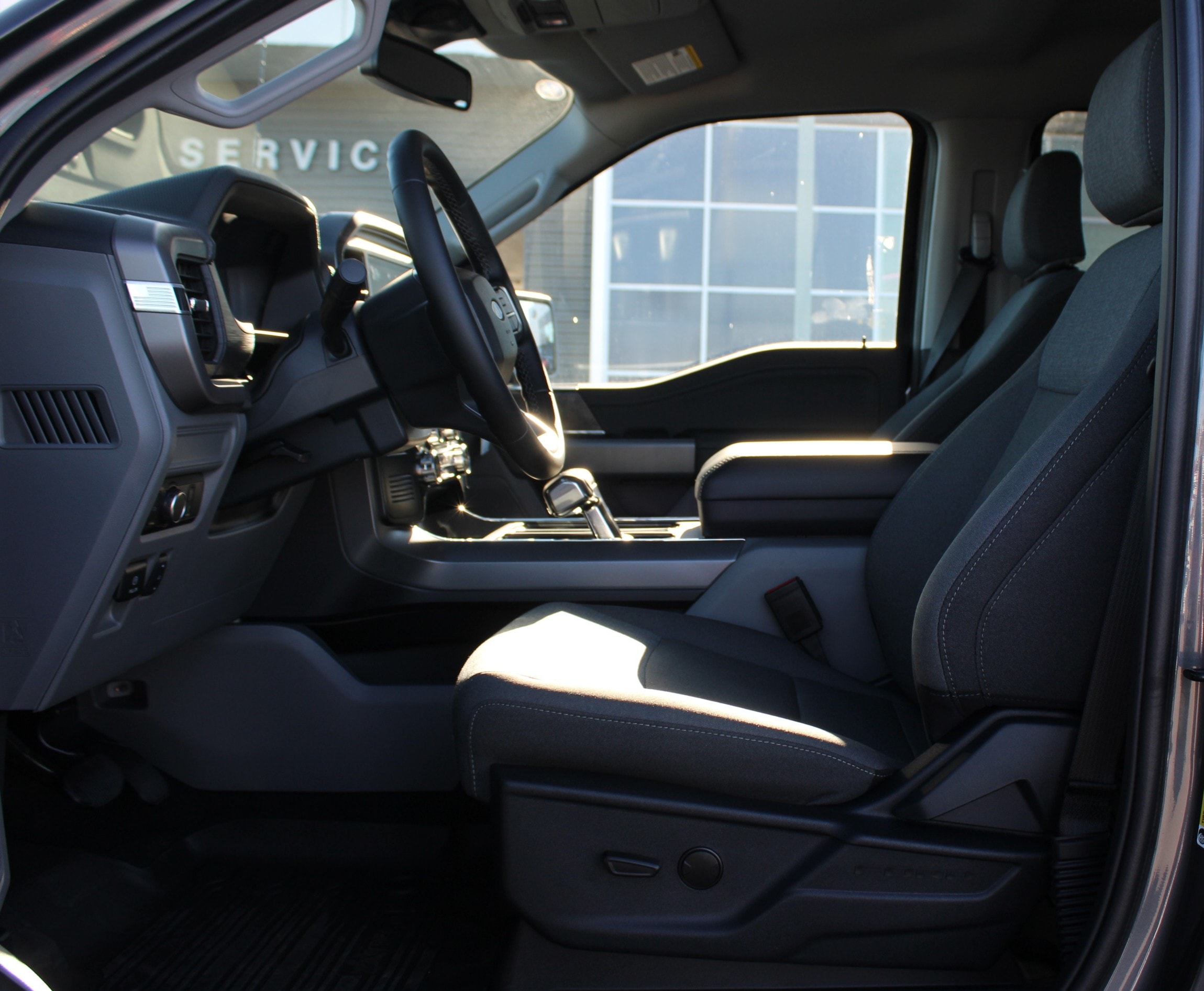 2025 Ford F-150 Lightning XLT - Photo 18