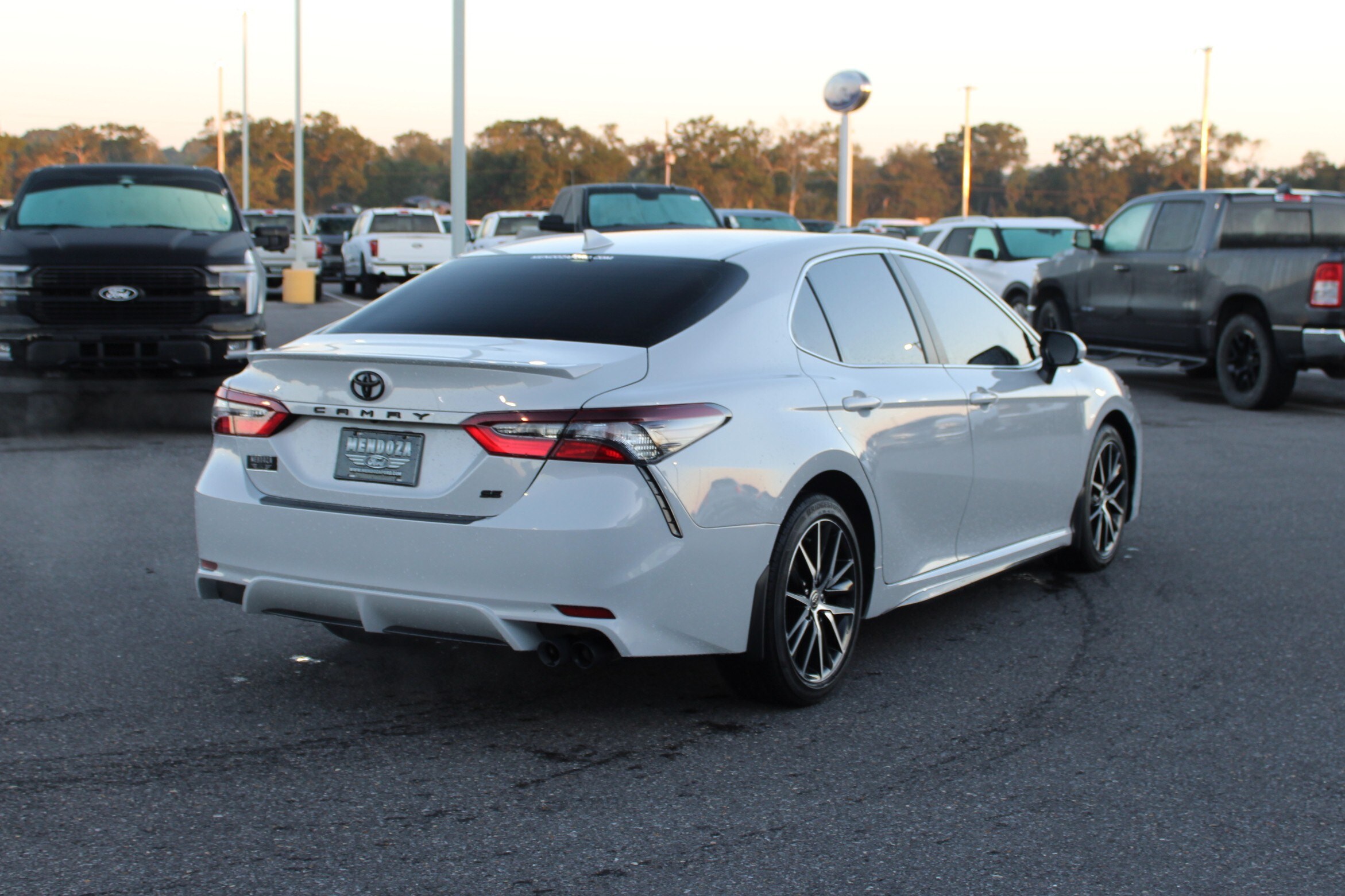 2024 Toyota Camry SE photo 4