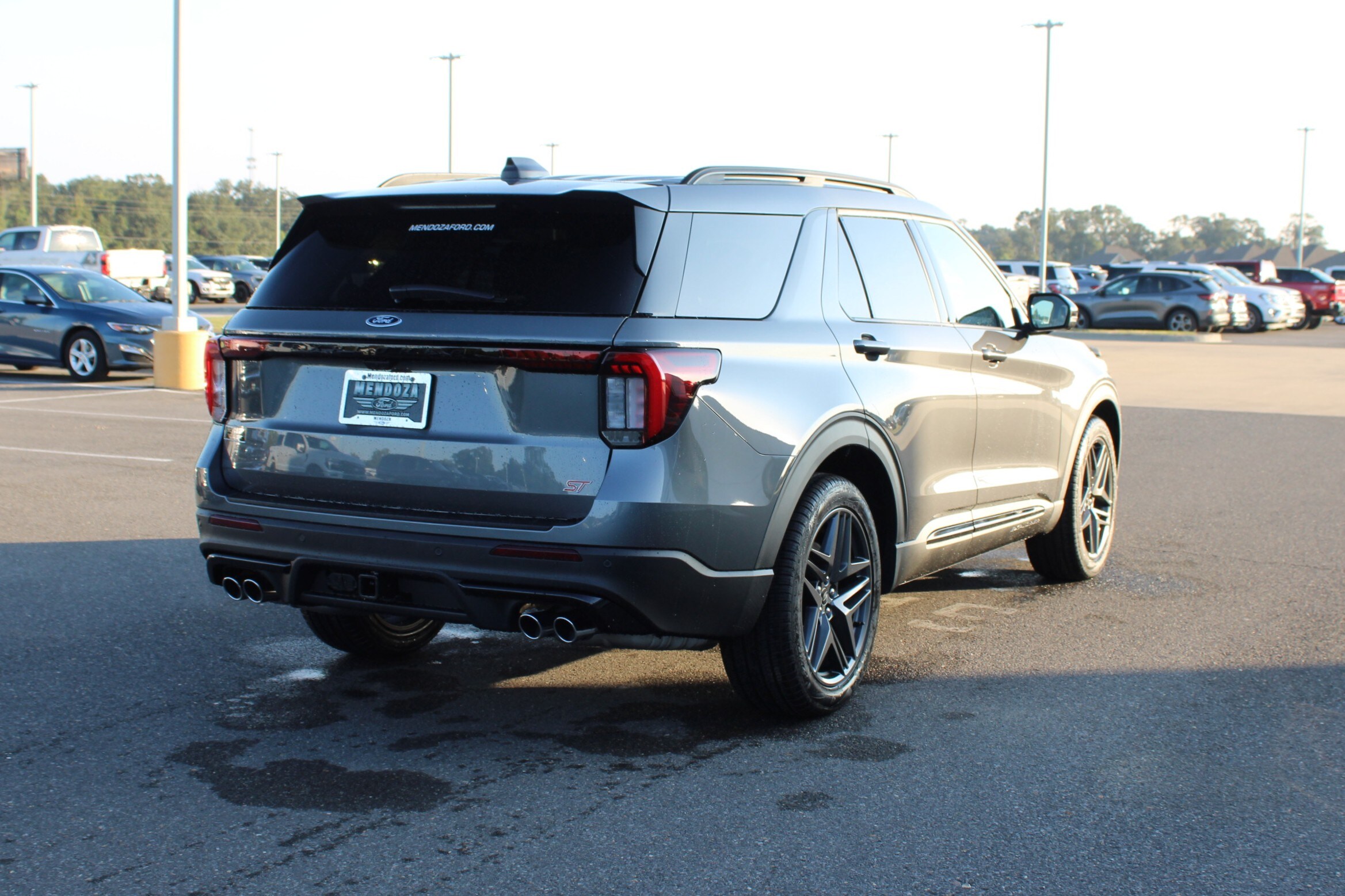 2025 Ford Explorer ST photo 4
