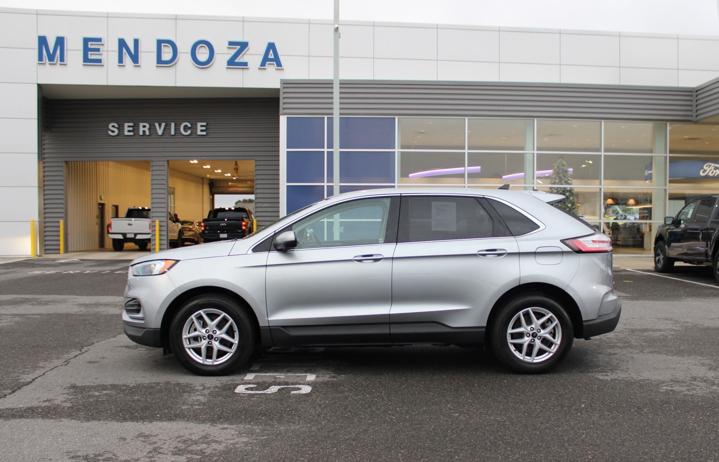 2024 Ford Edge SEL's photo