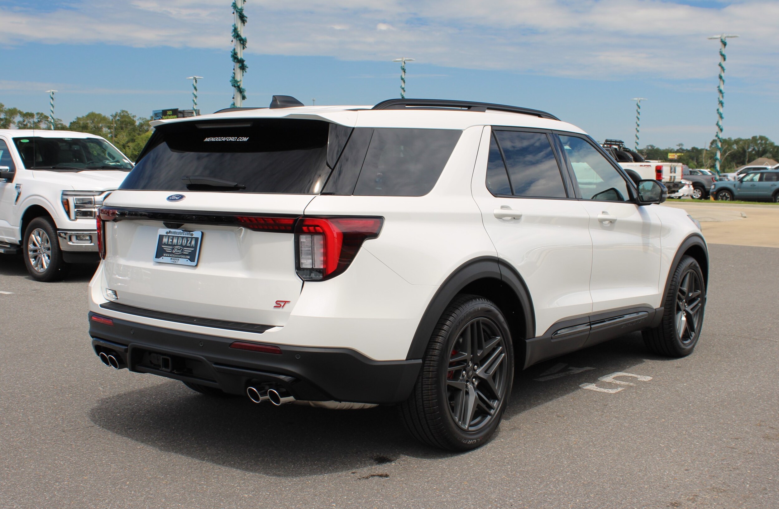 2025 Ford Explorer ST photo 4
