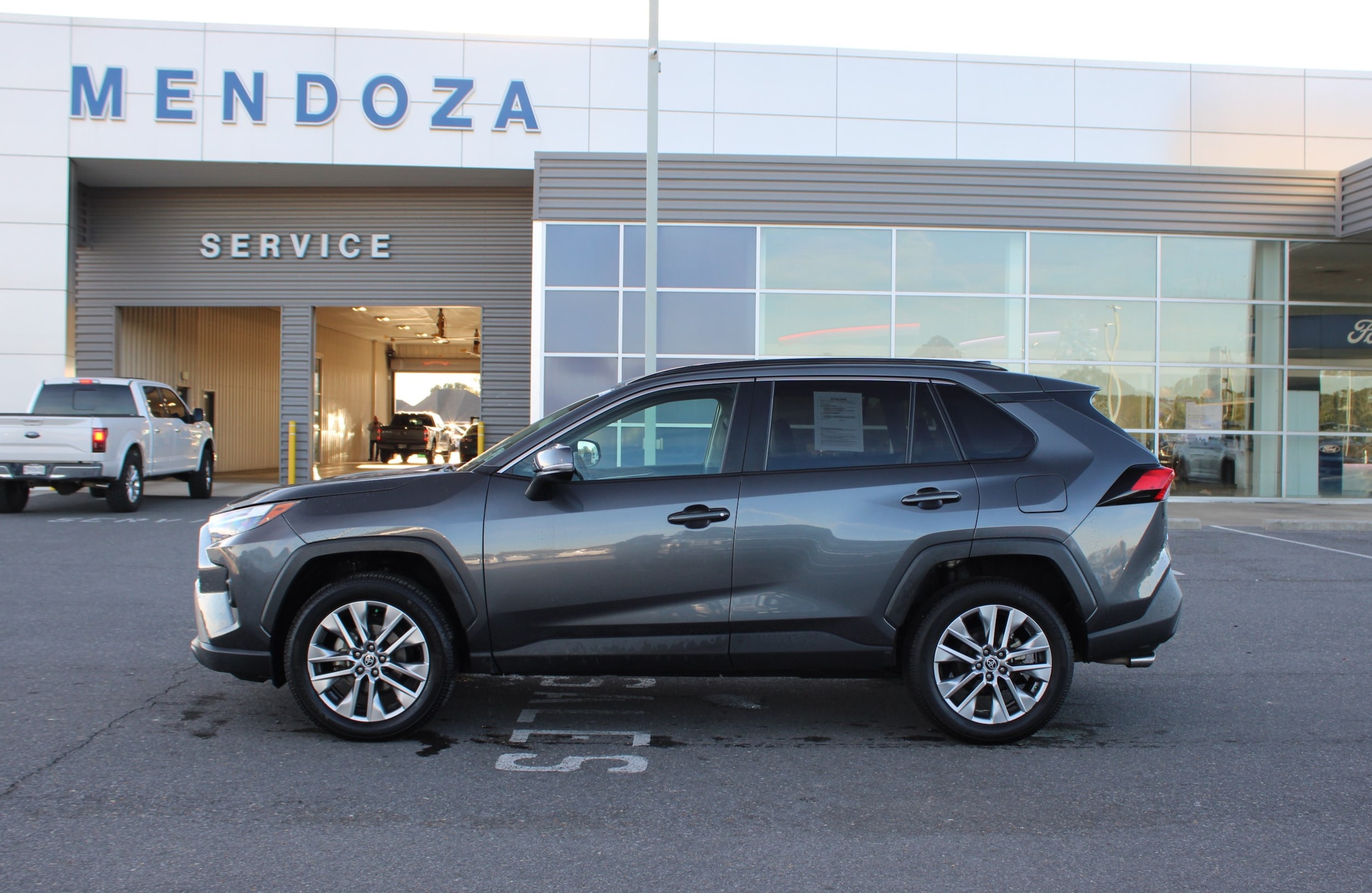 2022 Toyota RAV4 XLE Premium's photo