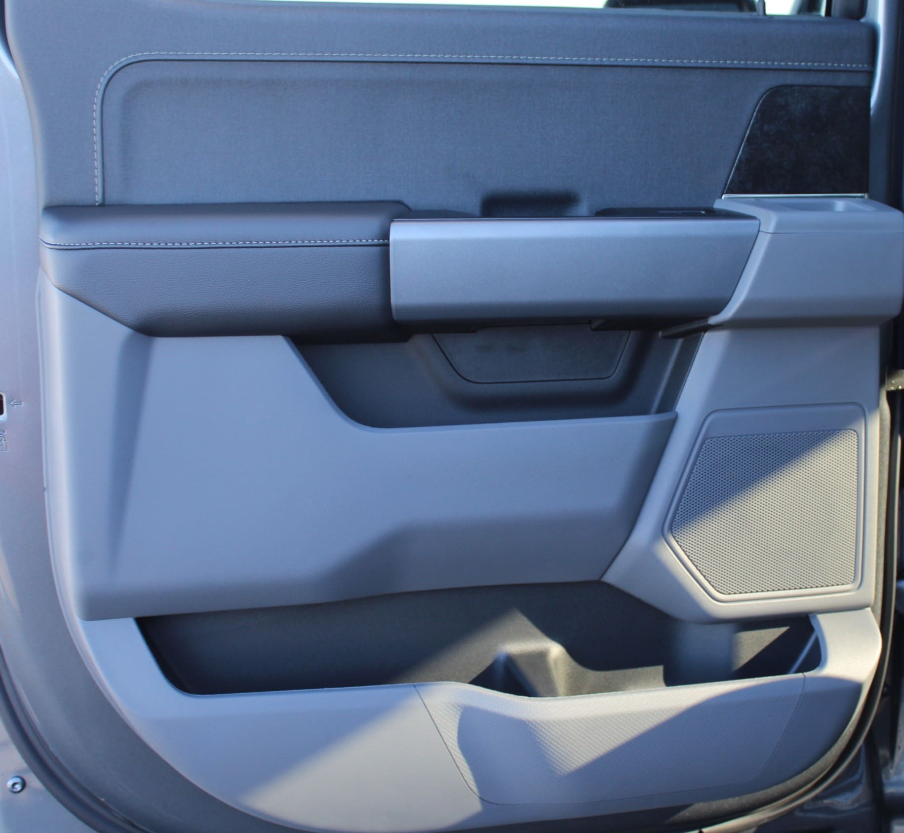 2025 Ford F-150 Lightning XLT - Photo 19