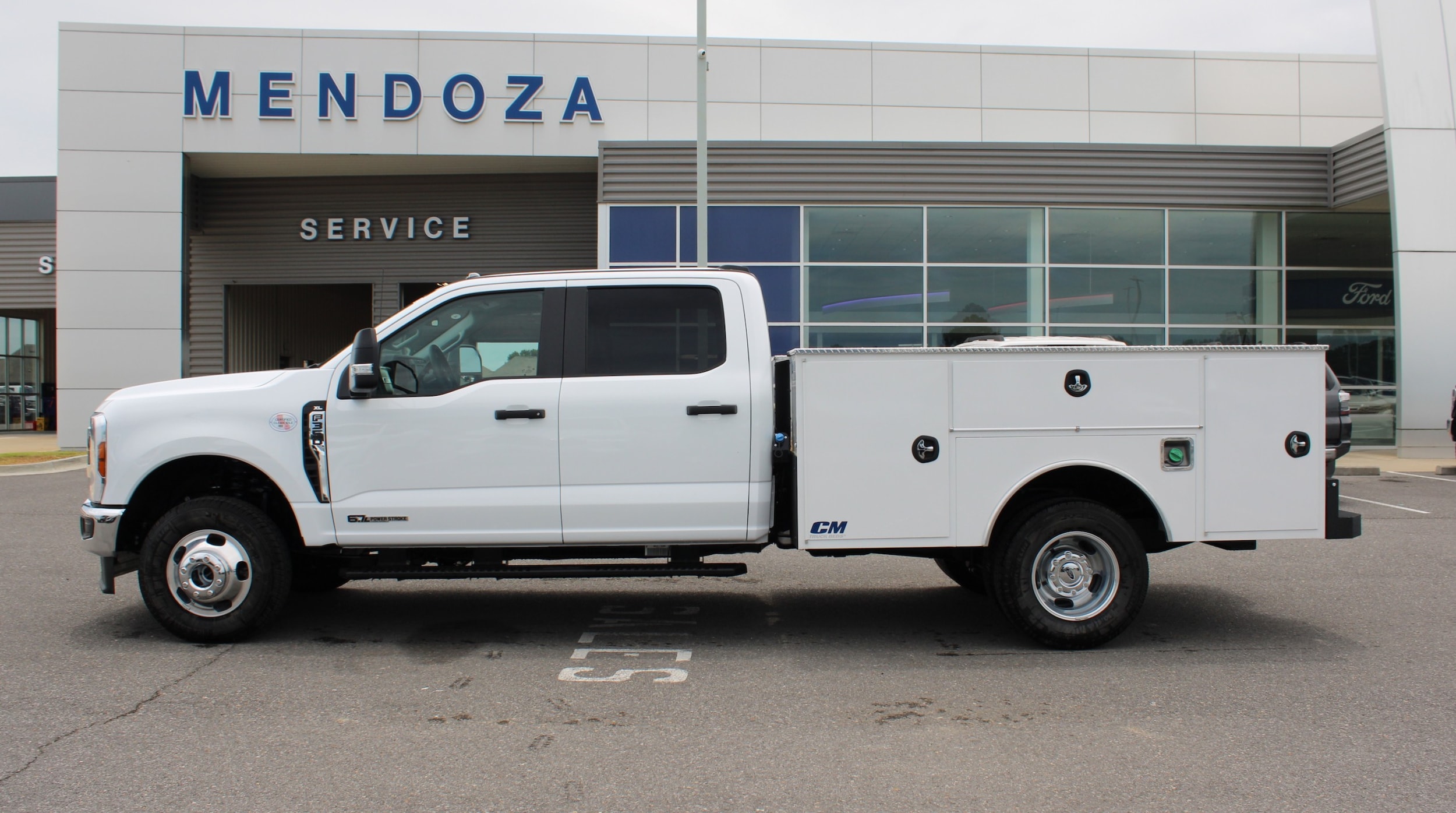 2025 Ford F-350 Super Duty Chassis Cab XL's photo