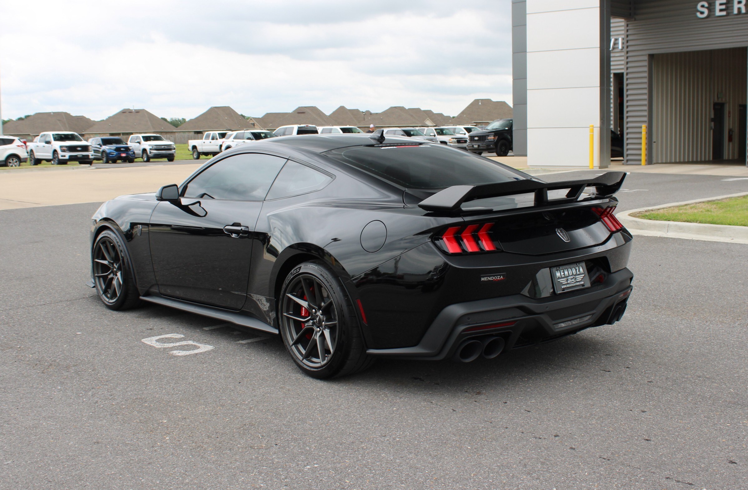 2025 Ford Mustang Dark Horse Deluxe photo 2