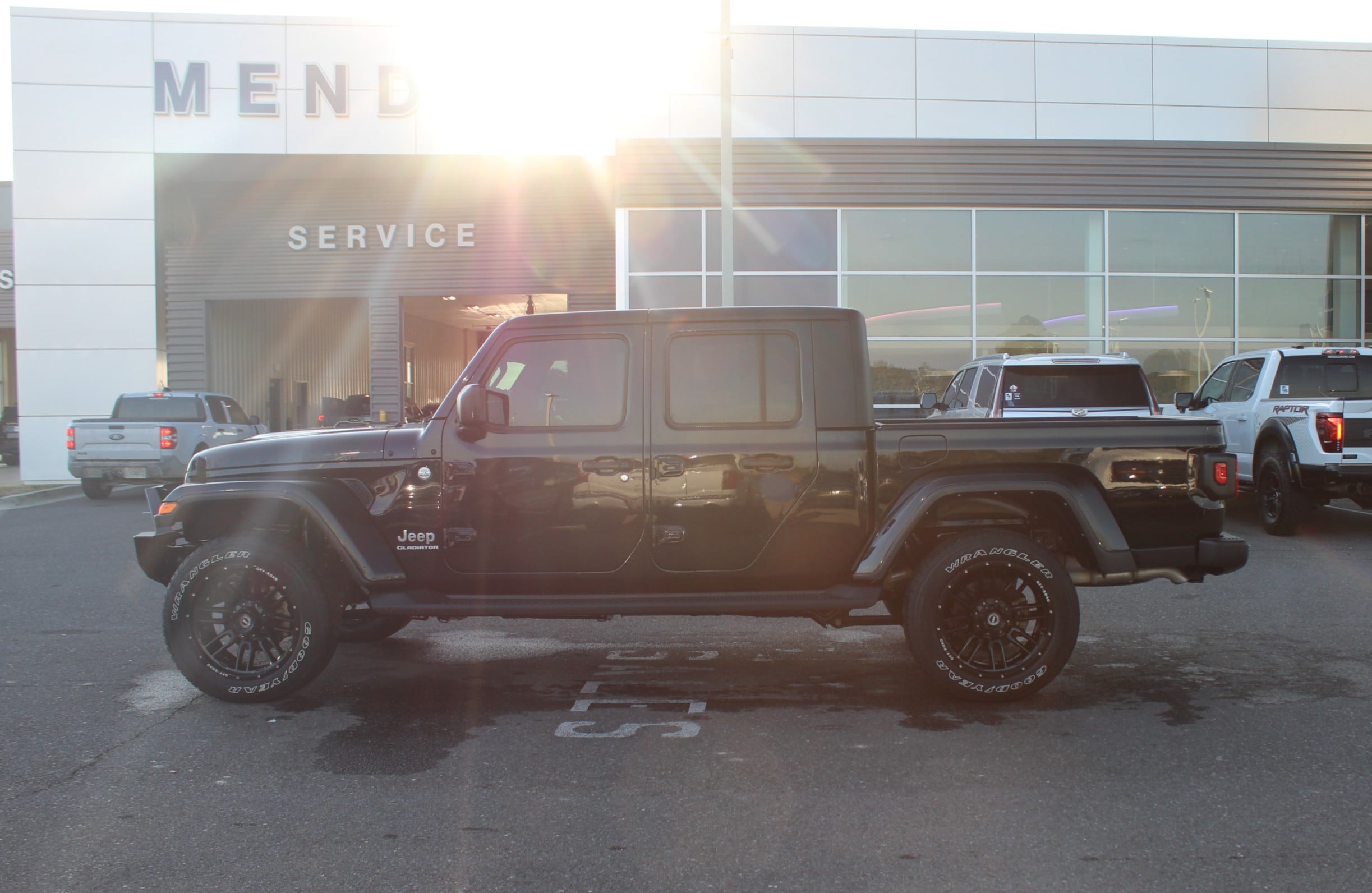 2022 Jeep Gladiator Overland's photo