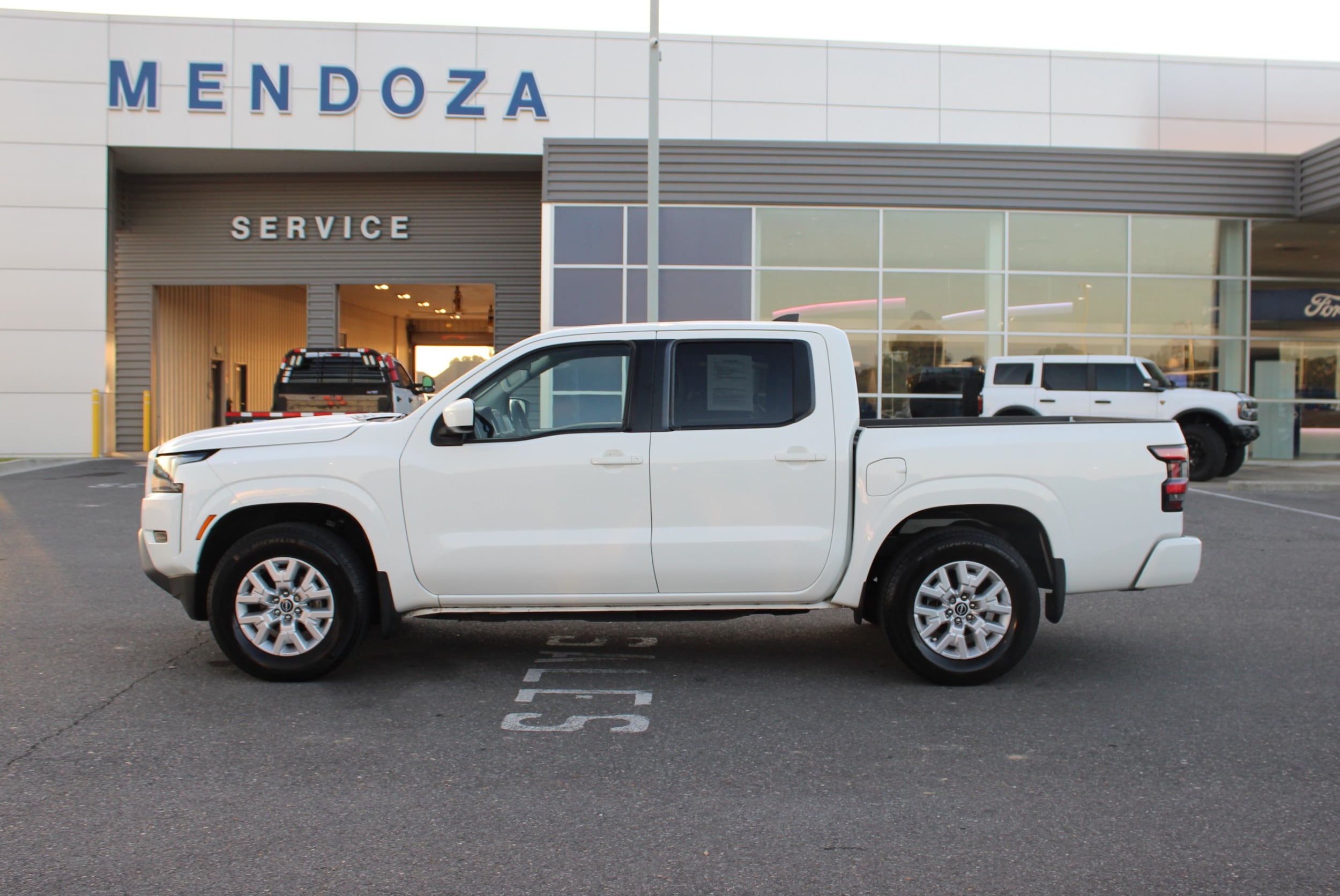 2023 Nissan Frontier SV