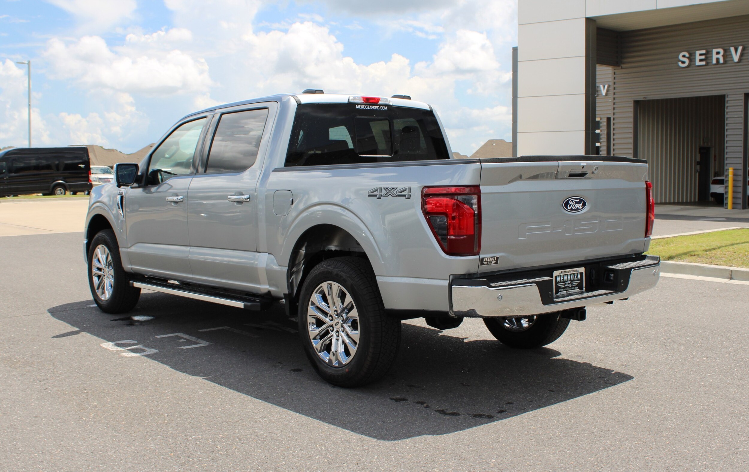 2025 Ford F-150 XLT photo 2