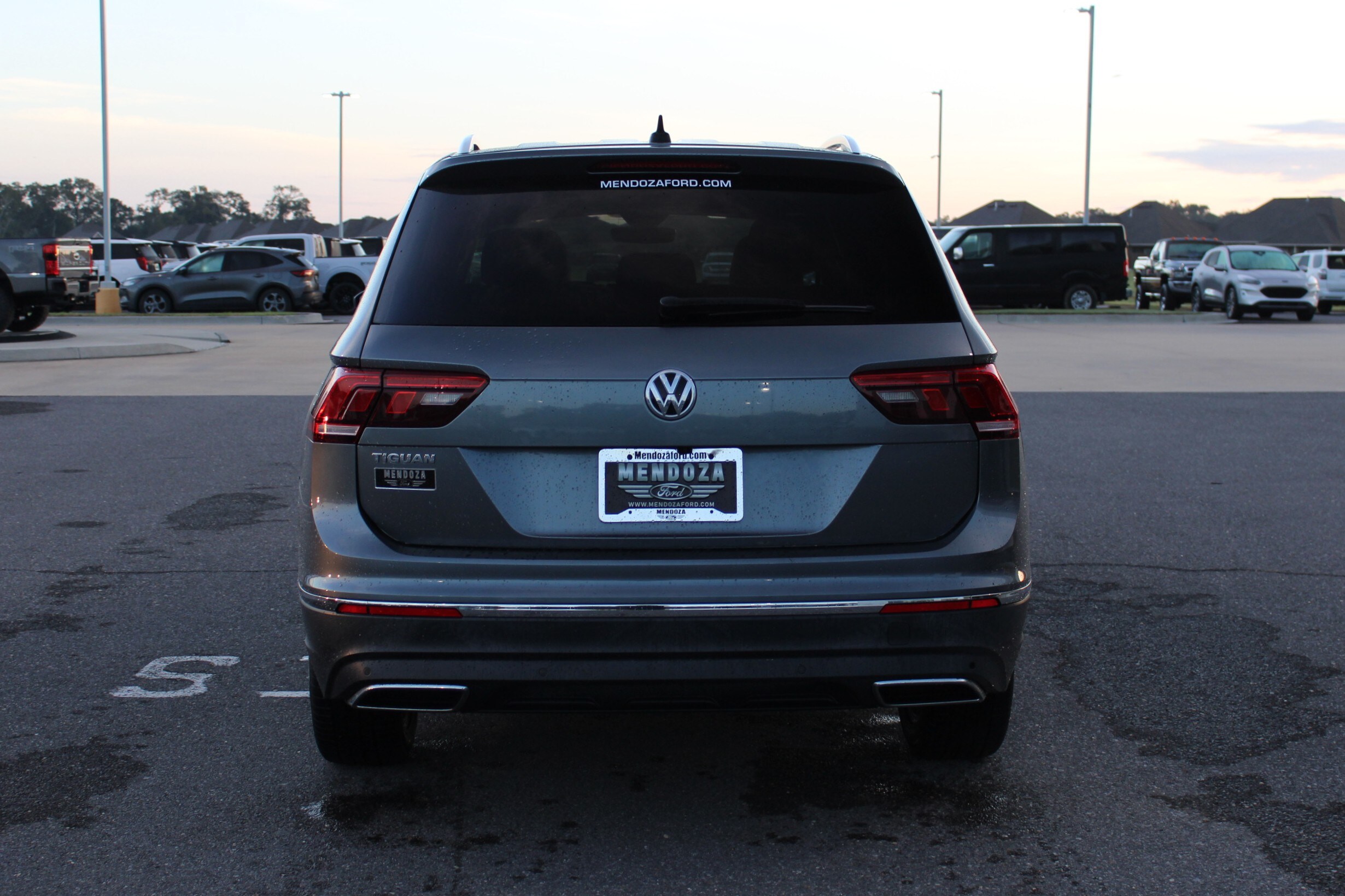 2020 Volkswagen Tiguan SEL photo 3