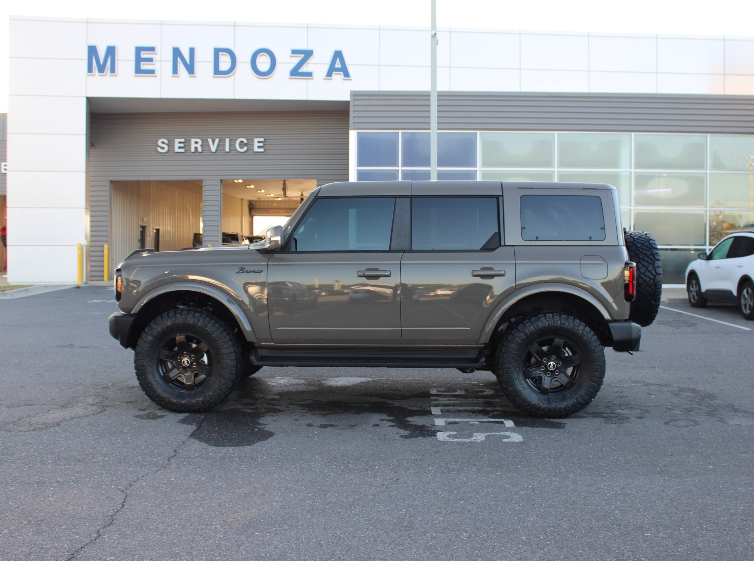 2025 Ford Bronco 4-Door Outer Banks's photo