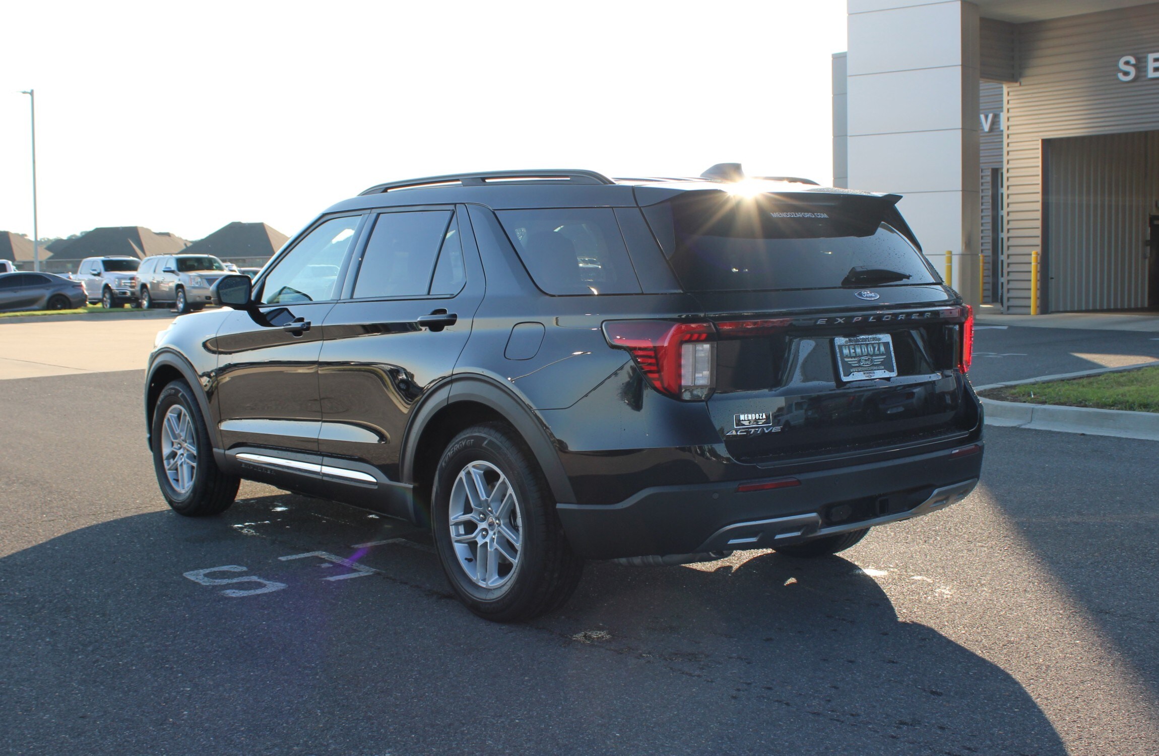 2025 Ford Explorer photo 2