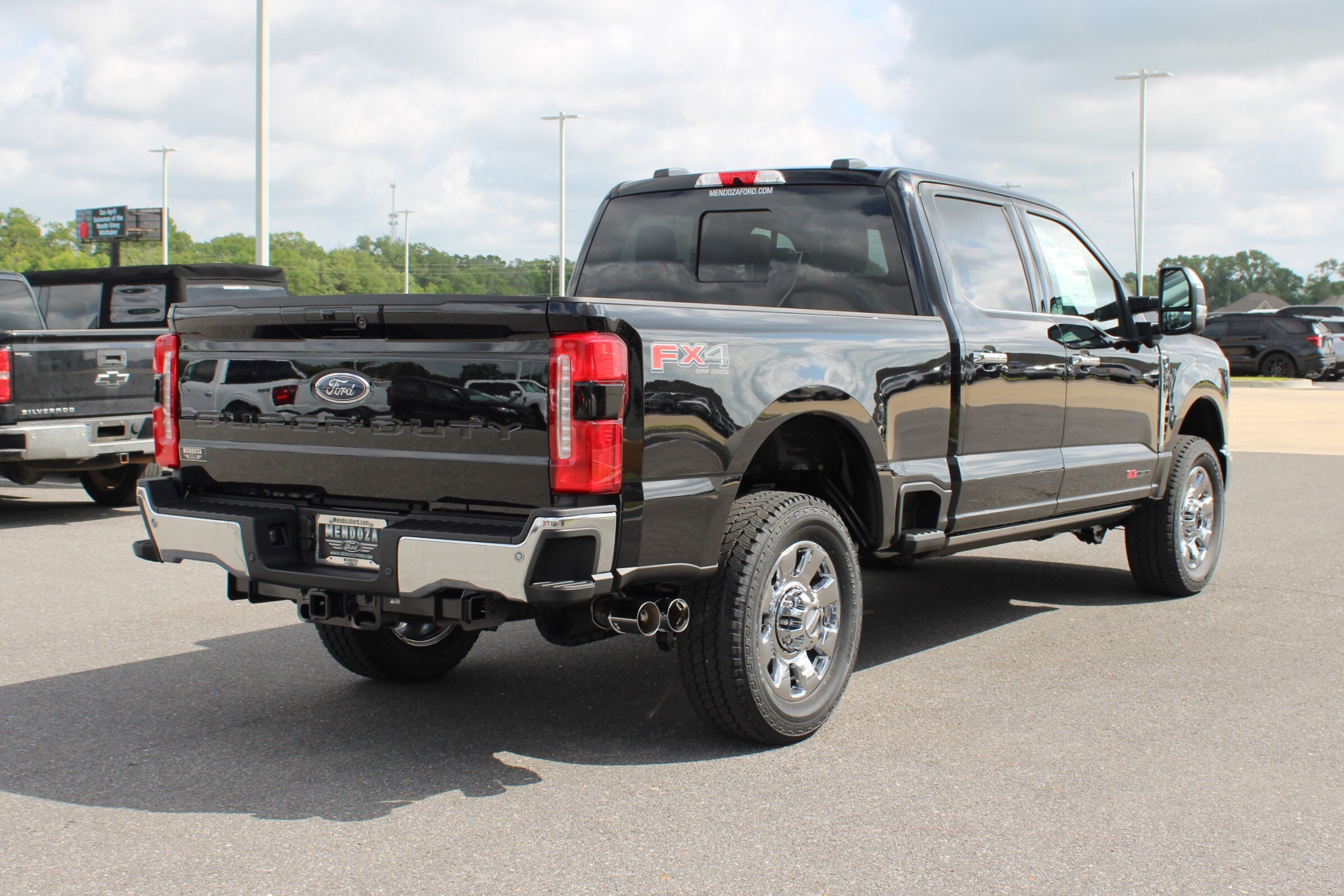 2025 Ford F-350 Lariat photo 4