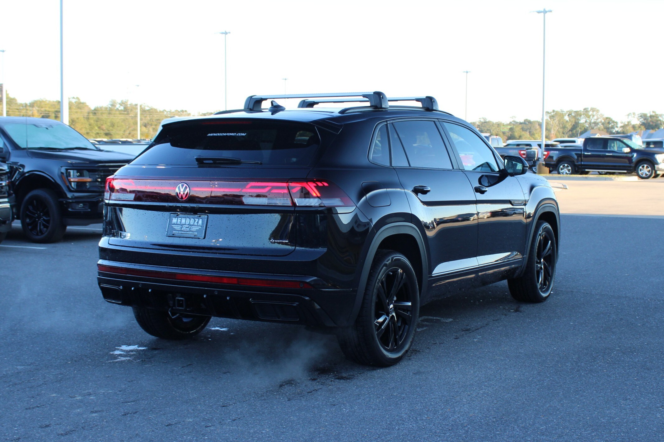 2026 Volkswagen Atlas Cross Sport SEL R-Line photo 4