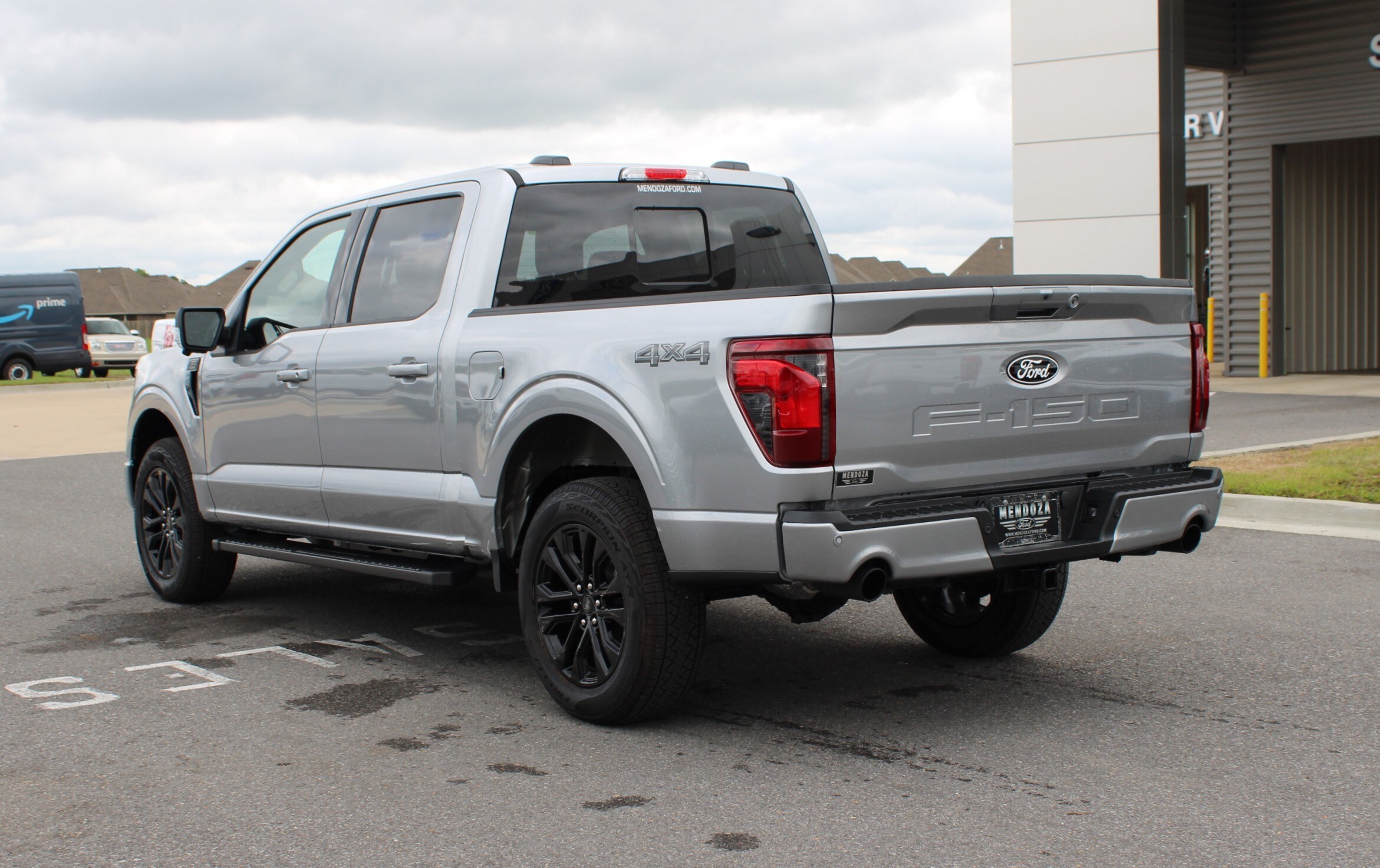 2025 Ford F-150 XLT photo 2