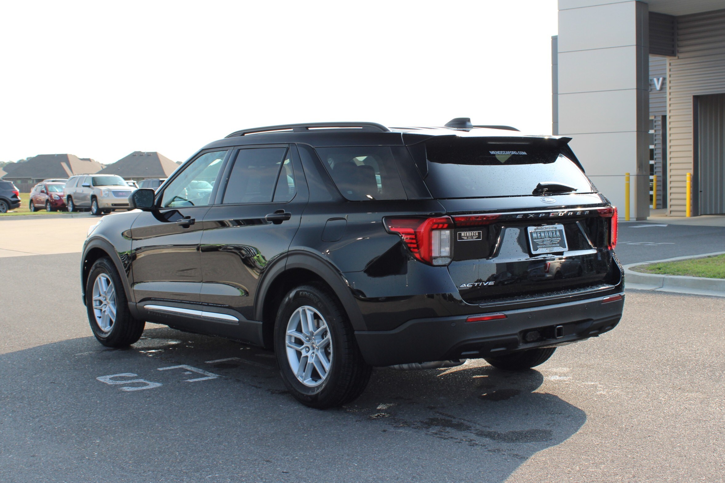 2025 Ford Explorer photo 2