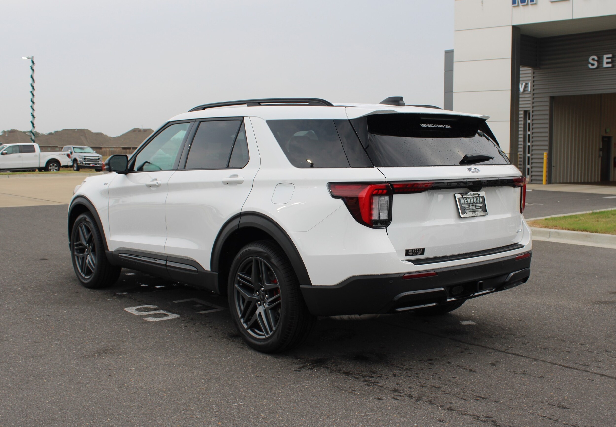 2025 Ford Explorer ST-Line photo 2