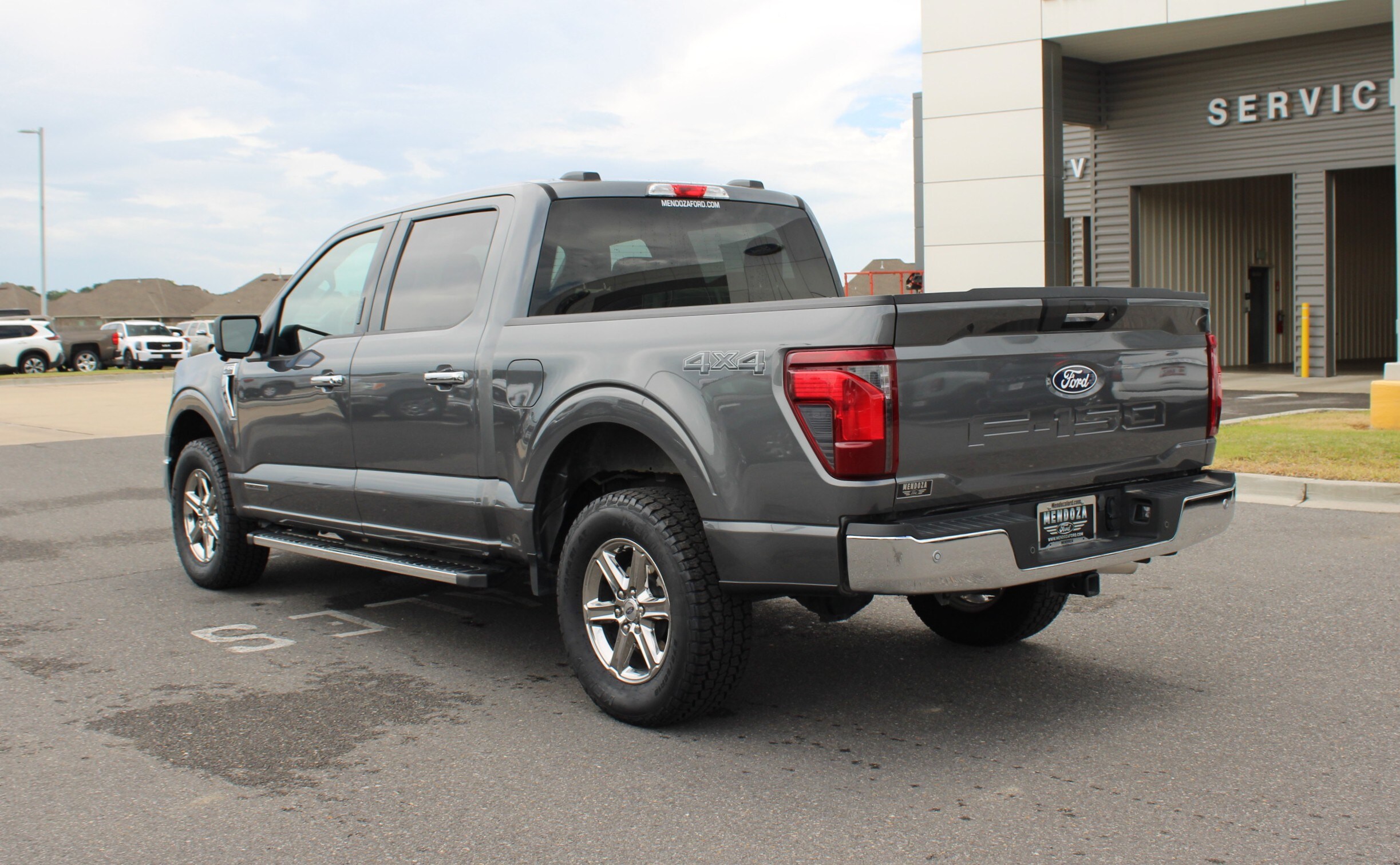 2024 Ford F-150 XLT photo 2