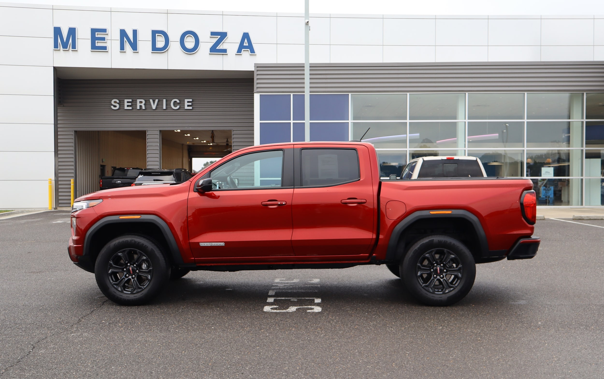 2025 GMC Canyon 2WD Elevation Crew Cab Short Box's photo