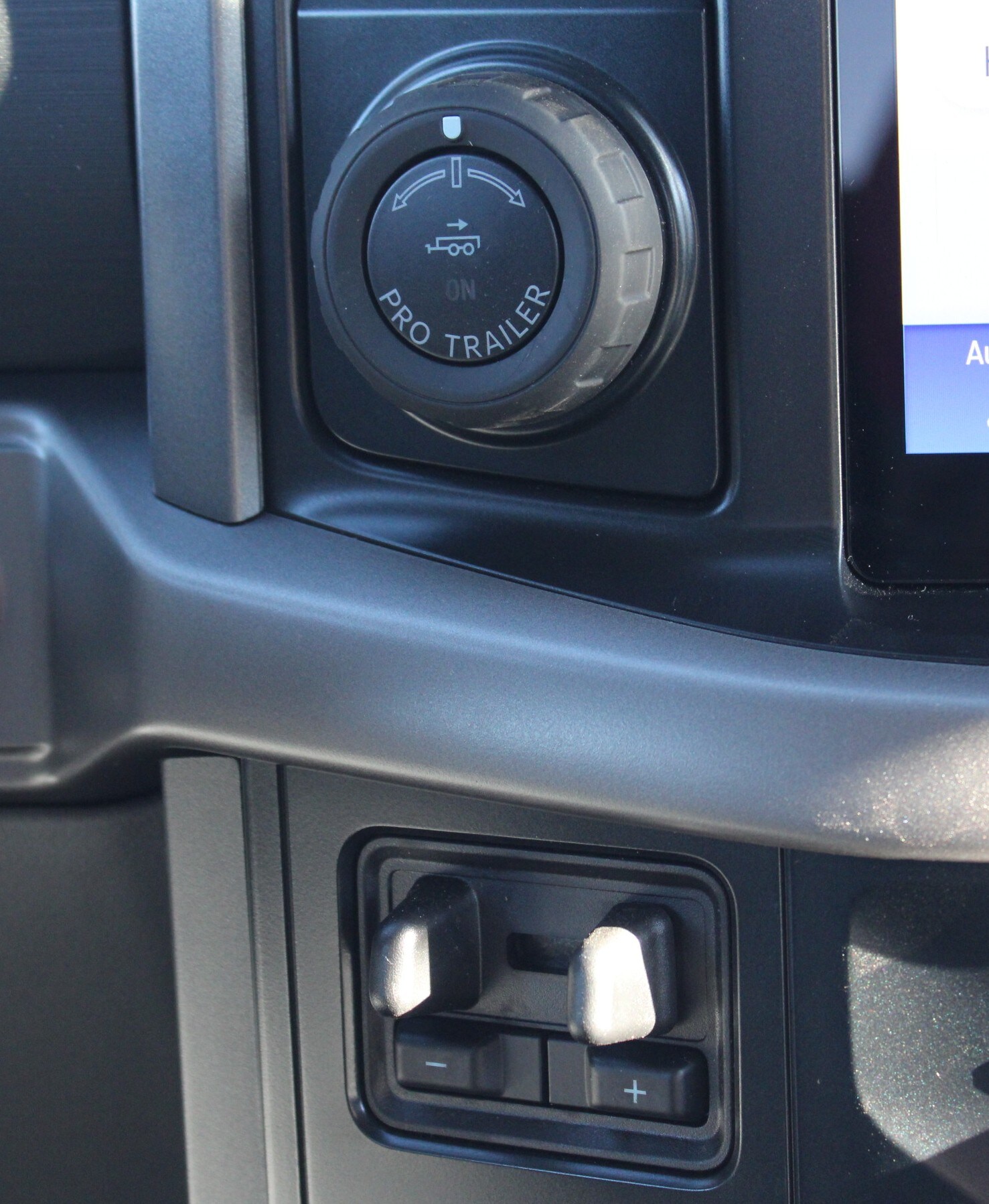 2025 Ford F-150 Lightning XLT - Photo 29