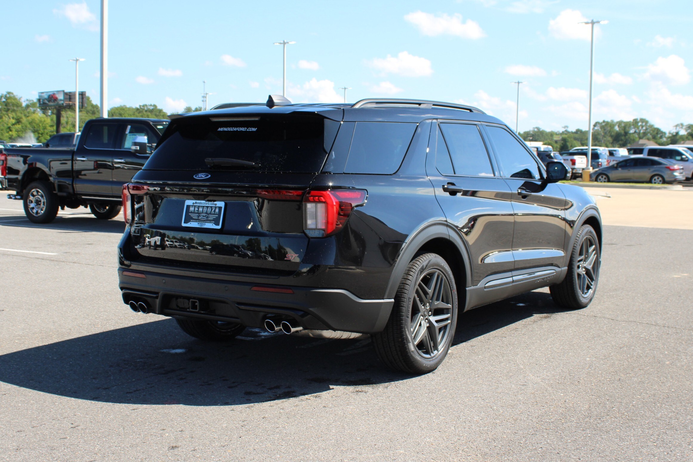 2025 Ford Explorer ST photo 4